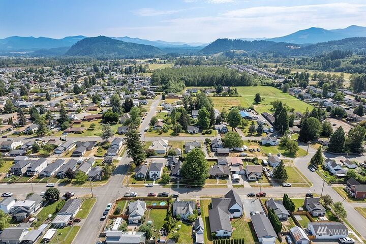 Property Photo: 339 S Cottage Street WA 98321