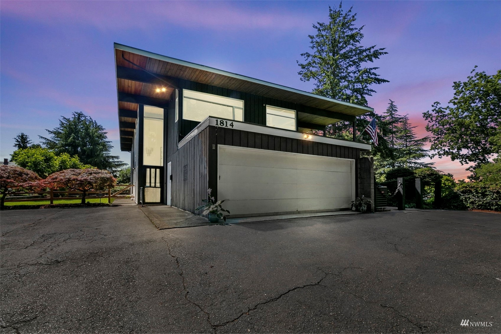 Property Photo:  1814 Starling Street  WA 98388 