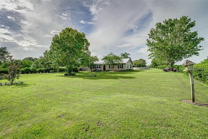 Property Photo:  6190 Pinetree Drive  FL 33841 