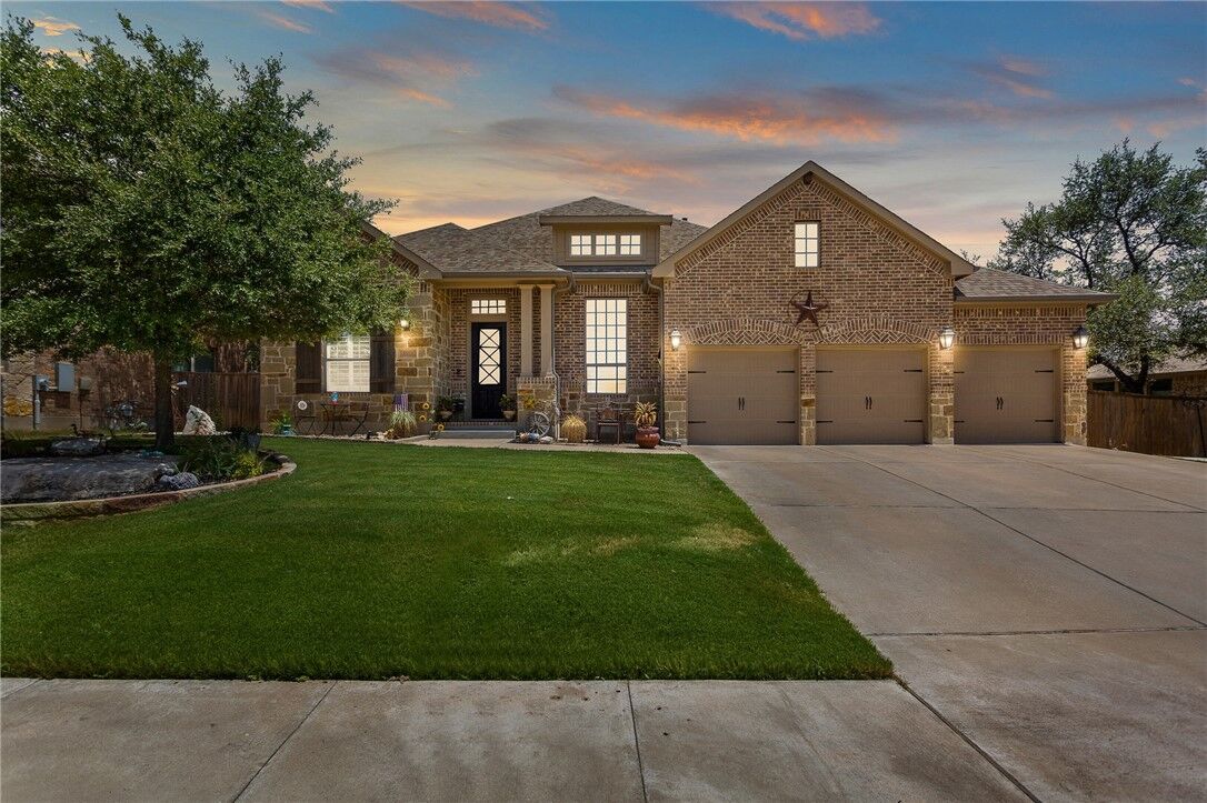 Property Photo: 3884 Skyview Way TX 78681