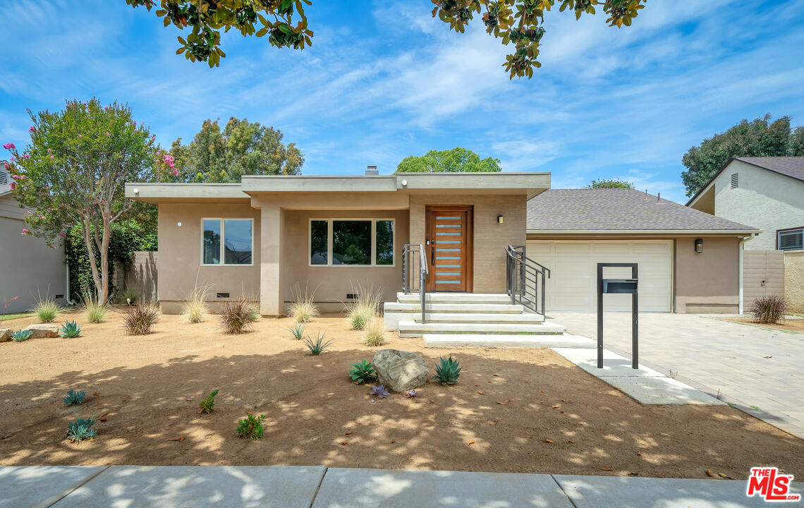 Property Photo: 11511 Kingsland St CA 90066