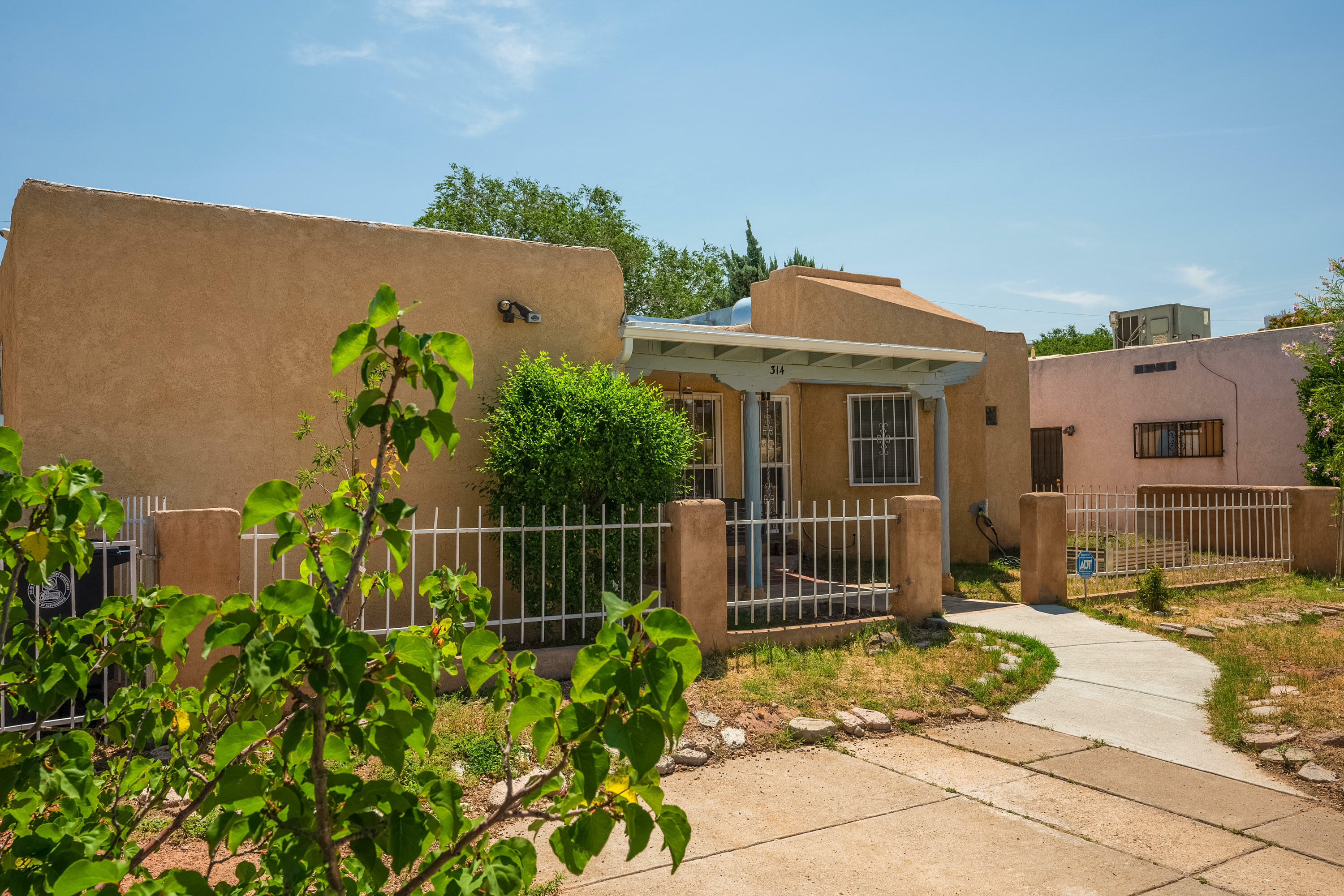 314 Manzano Street NE  Albuquerque NM 87108 photo