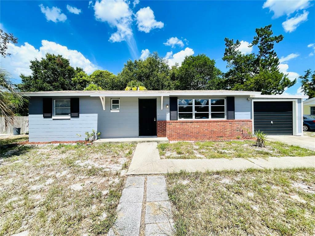 Property Photo:  2467 Alamanda Avenue  FL 32738 