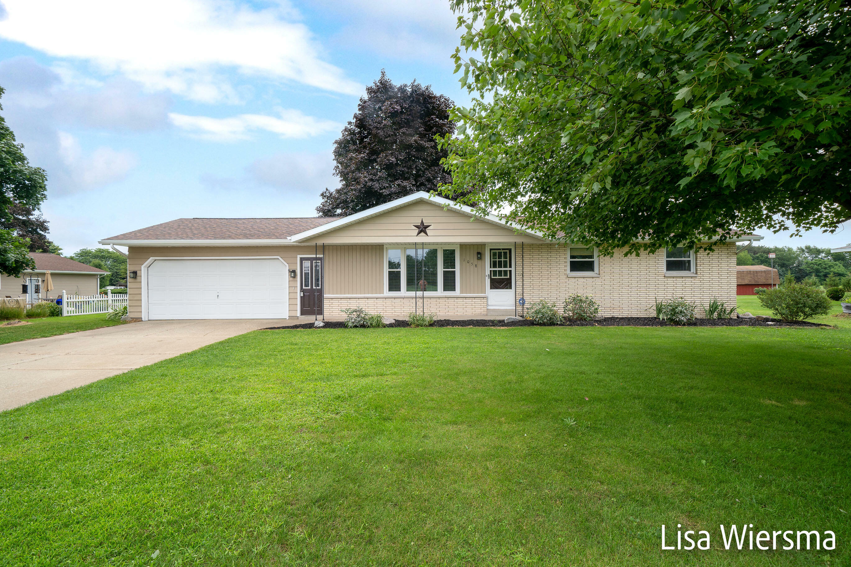 Property Photo:  1058 88th Avenue  MI 49464 