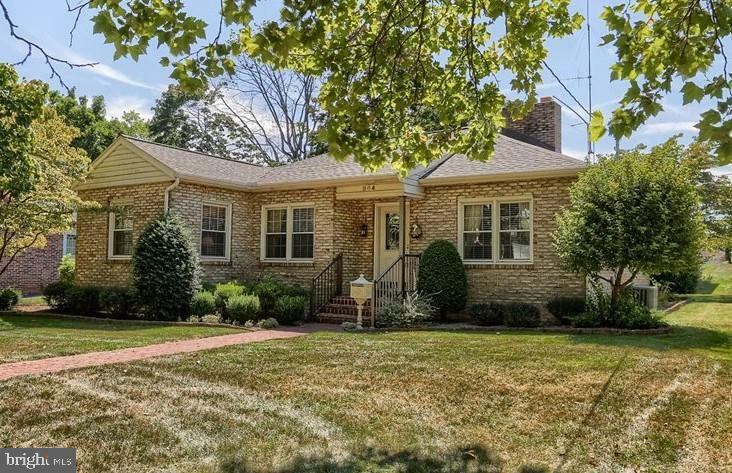 Property Photo:  804 E Maple Street  PA 17078 