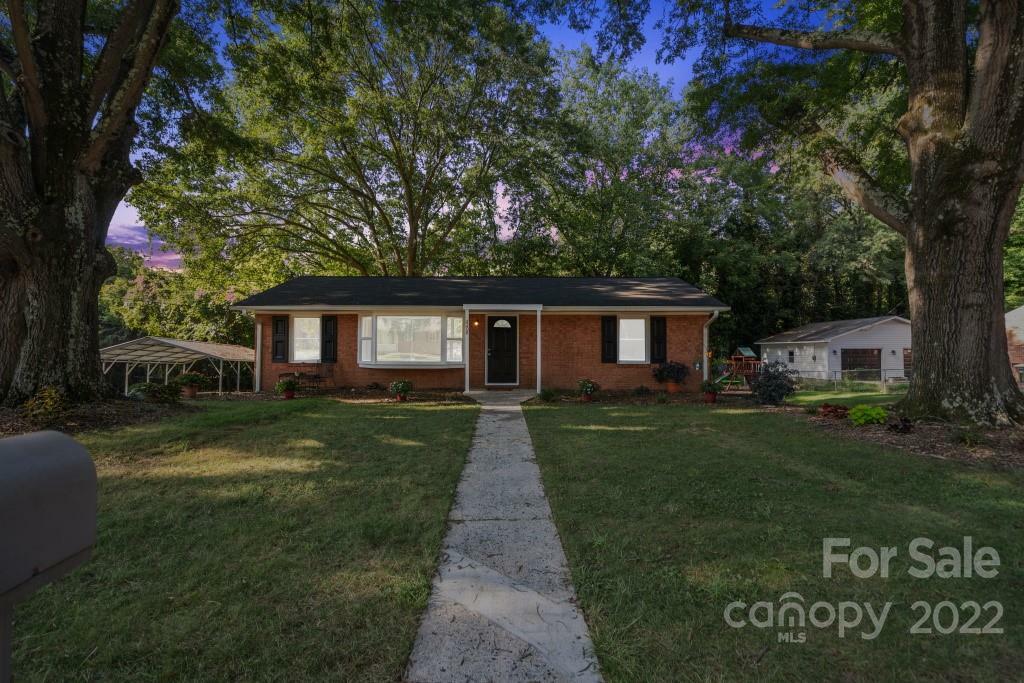 Property Photo:  2208 Englewood Street  NC 28083 