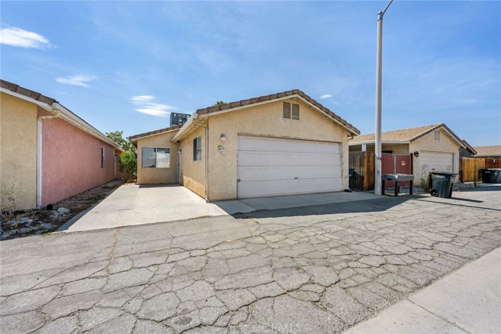 Property Photo:  328 Myrl Place  CA 92545 