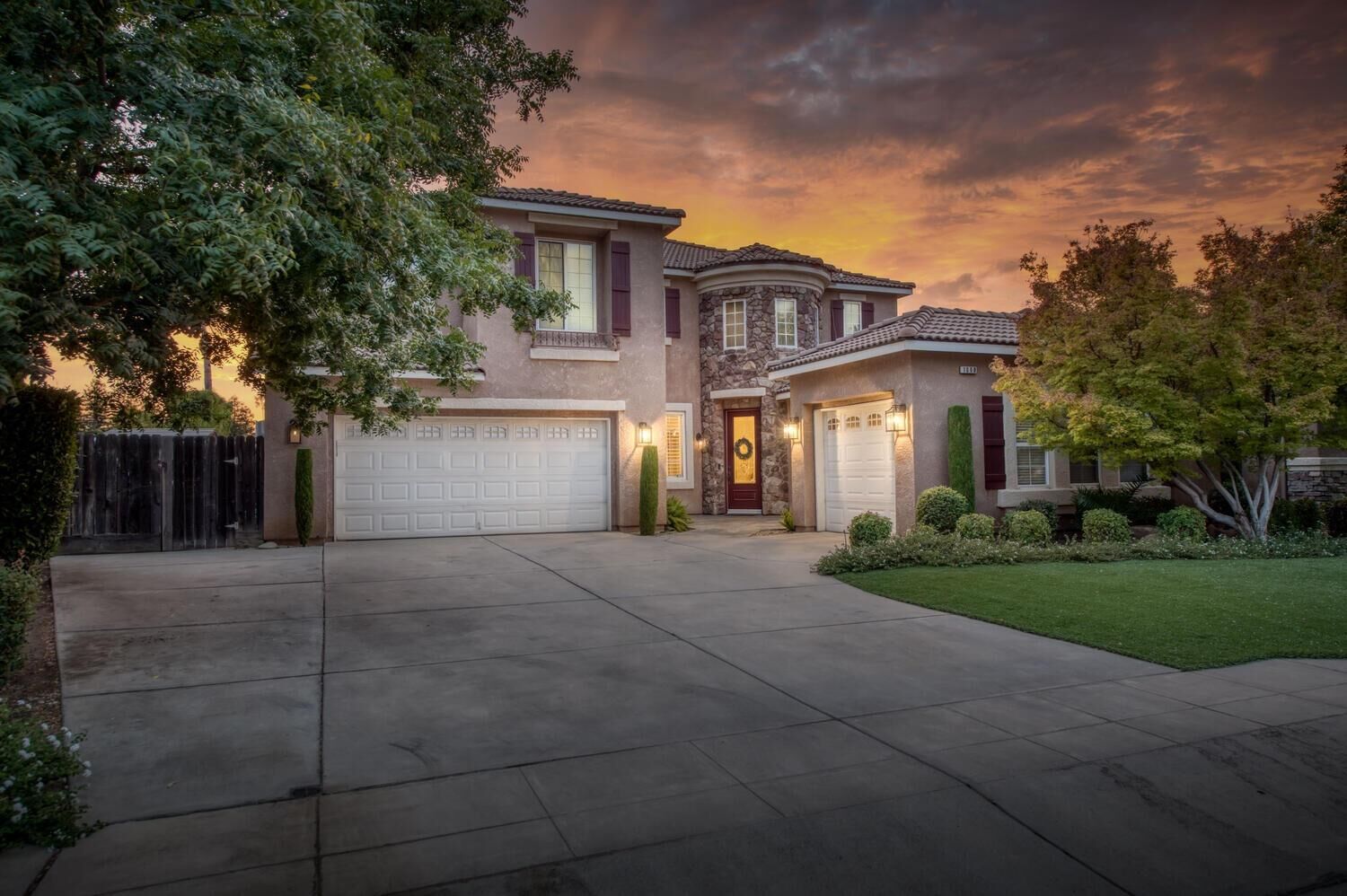 Property Photo:  1660 N Filbert Avenue  CA 93619 