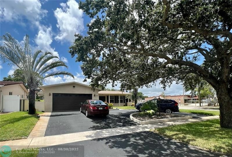 Property Photo:  2230 N 50th Ave  FL 33021 