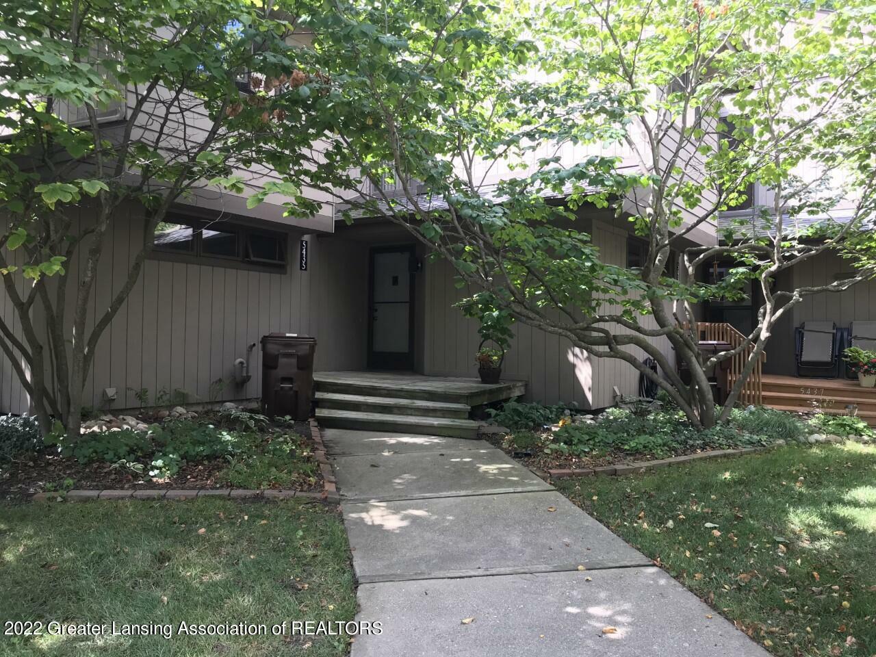 Property Photo:  5435 Wild Oak Drive  MI 48823 