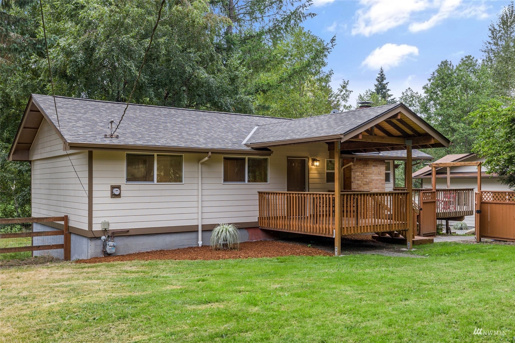 Property Photo: 21831 260th Avenue SE WA 98038