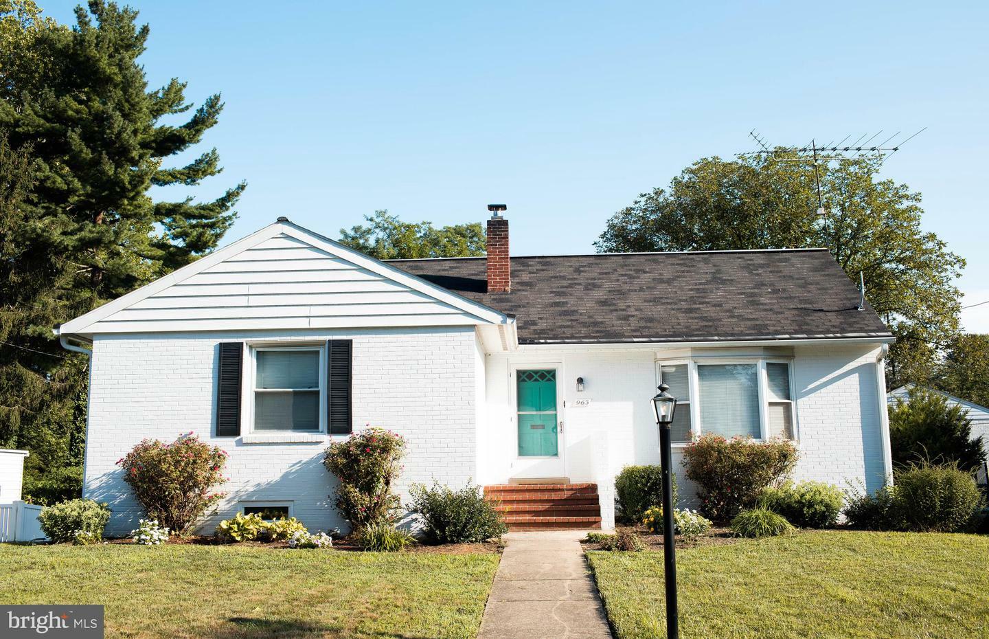 Property Photo: 963 Parkside Lane PA 17601