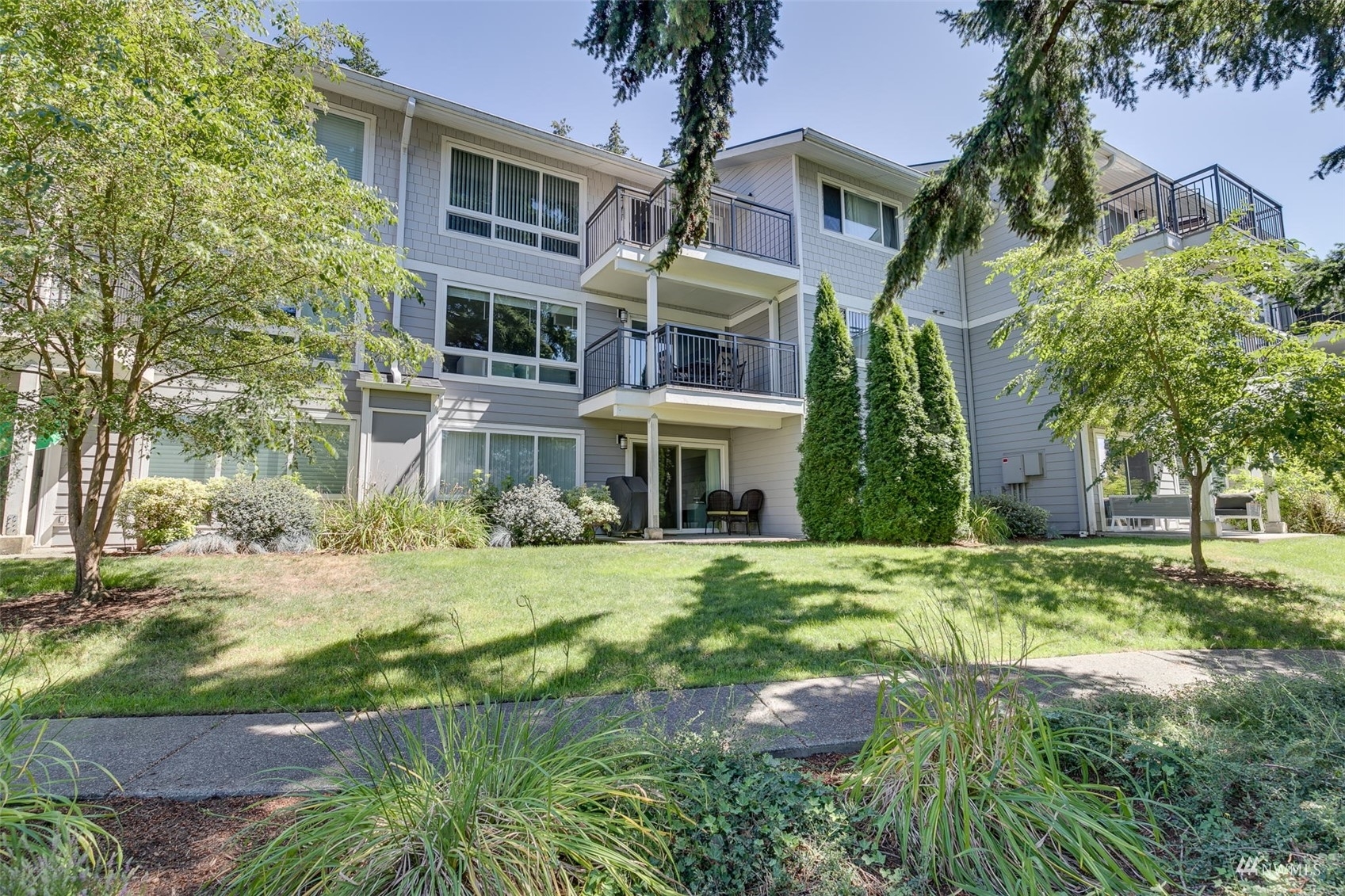 Property Photo: 15214 NE 8th Street G27 WA 98007