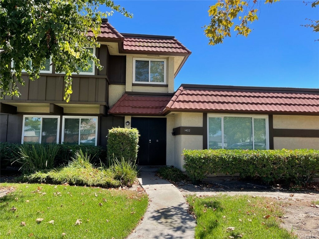Property Photo: 1402 N Dale Avenue CA 92801