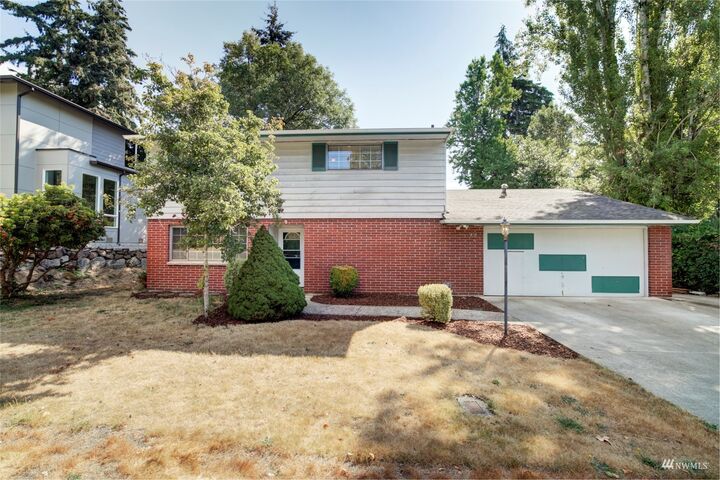 Property Photo:  428 164th Avenue SE  WA 98008 