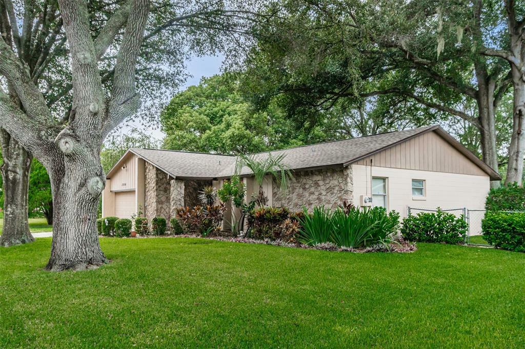 Property Photo:  3004 King Phillip Way  FL 33584 