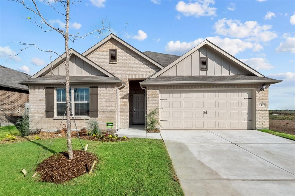 Property Photo:  1909 Javelina Street  TX 75189 