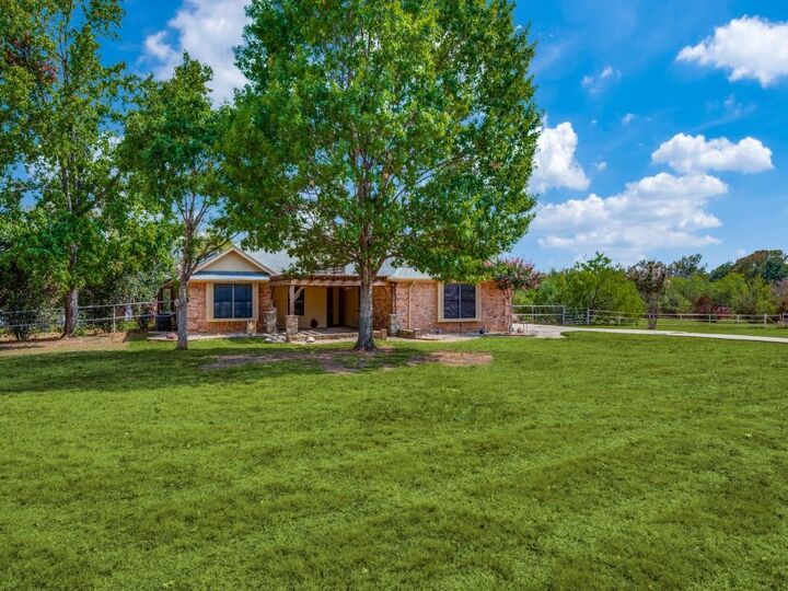 7628 Levy Acres Circle S  Burleson TX 76028 photo
