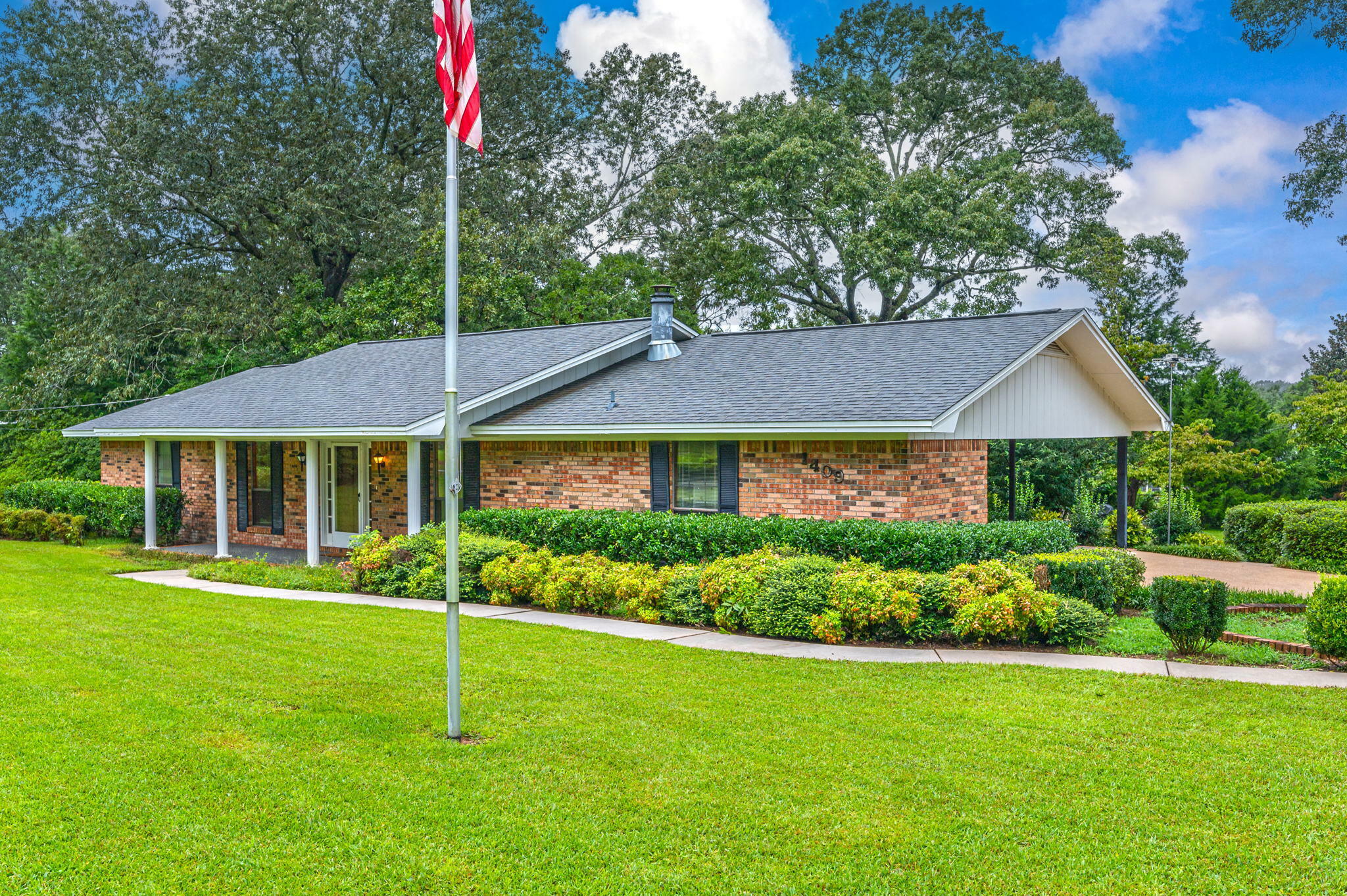 Property Photo:  1409 Grandview Drive  FL 32539 