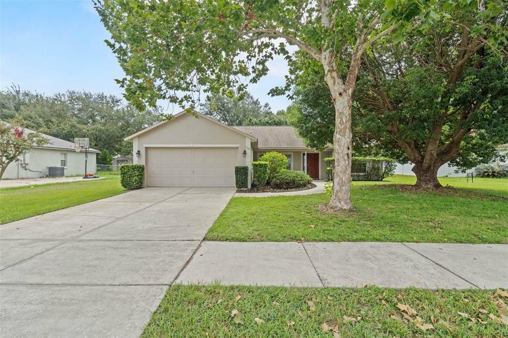 Property Photo:  1142 Arbor Hill Circle  FL 34715 