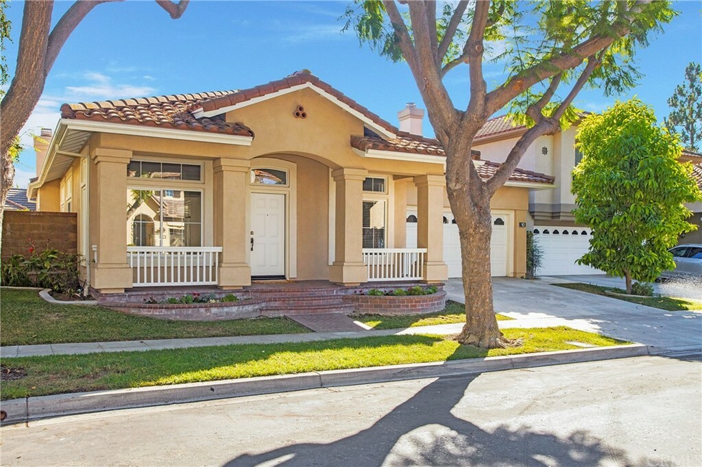 Property Photo:  10 Trailwood  CA 92620 