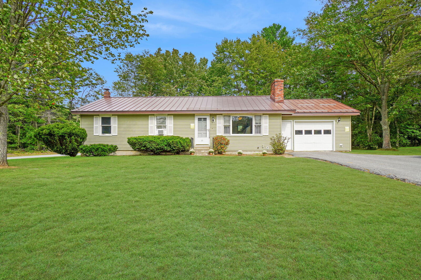 Property Photo:  35 Merrymeeting Drive  ME 04086 