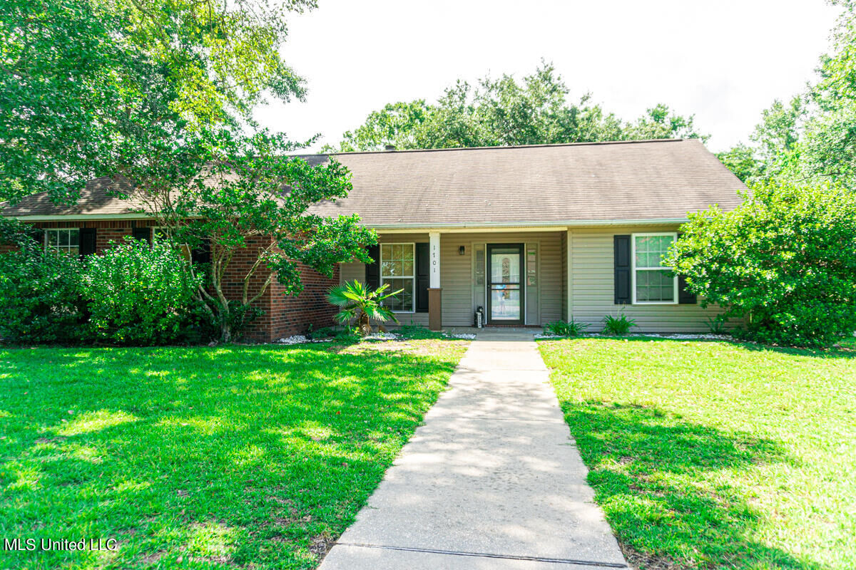 Property Photo:  1701 White Oak Lane  MS 39564 