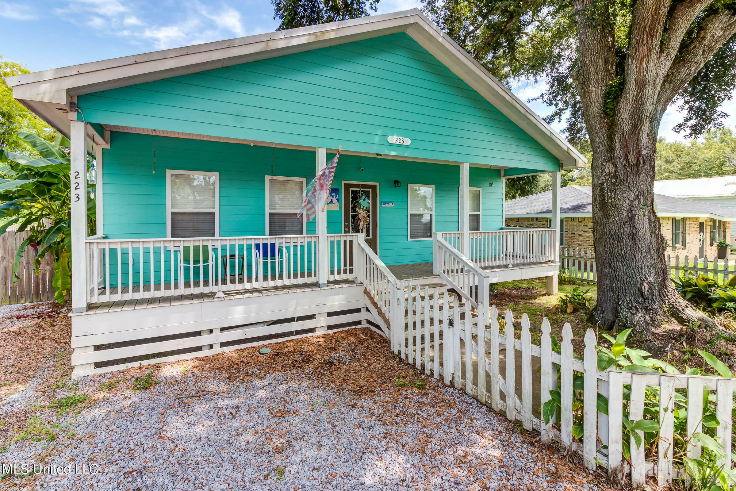 Property Photo:  223 Sycamore Street  MS 39520 