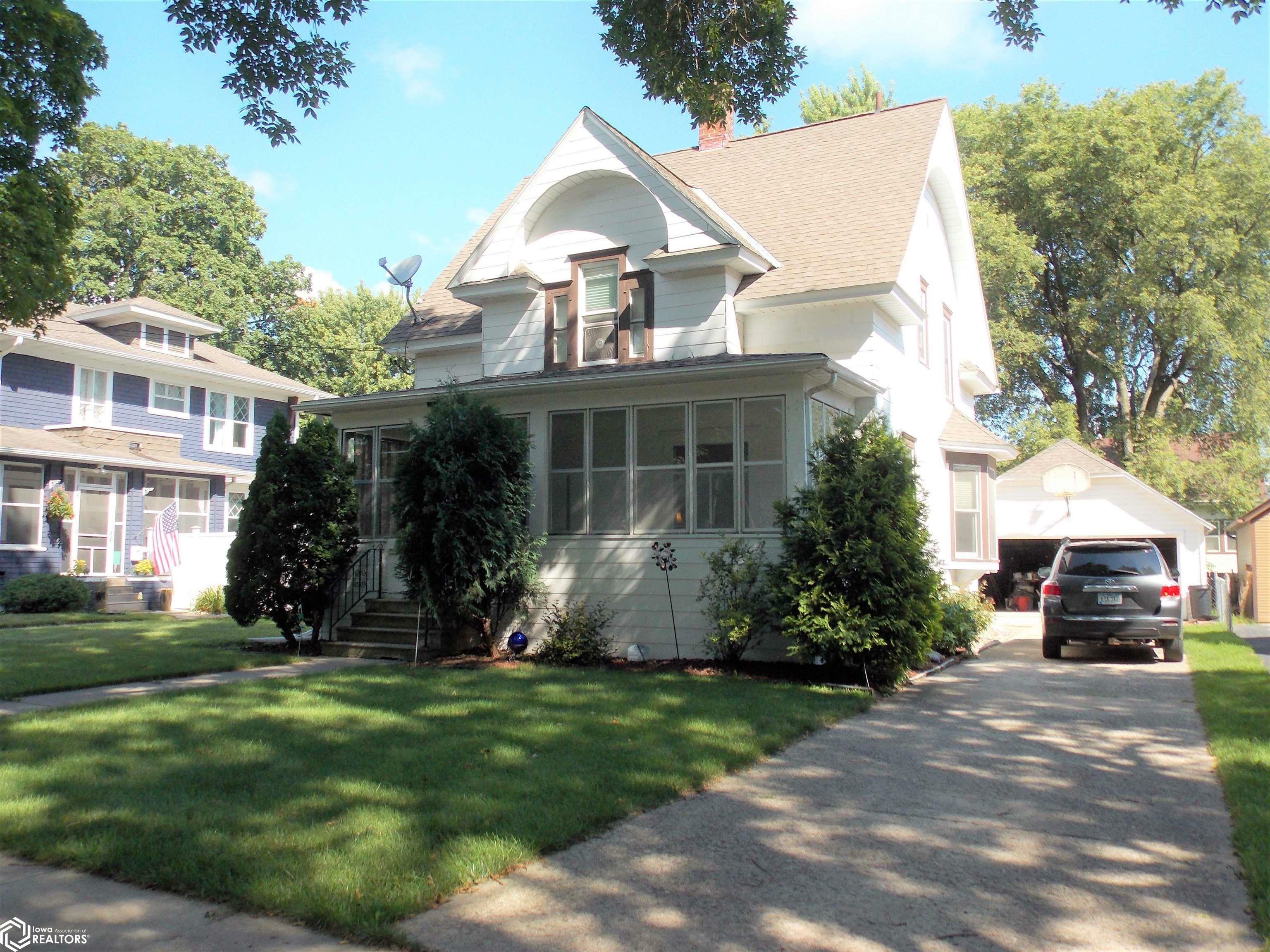 Property Photo:  114 10th St.  IA 50401 