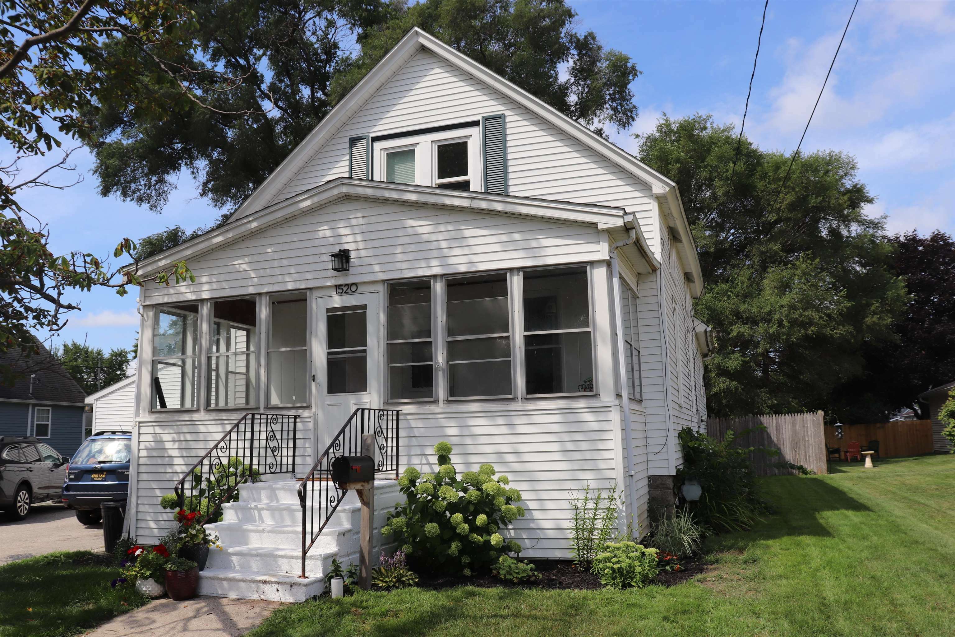 Property Photo:  1520 S Van Buren  MI 48708 