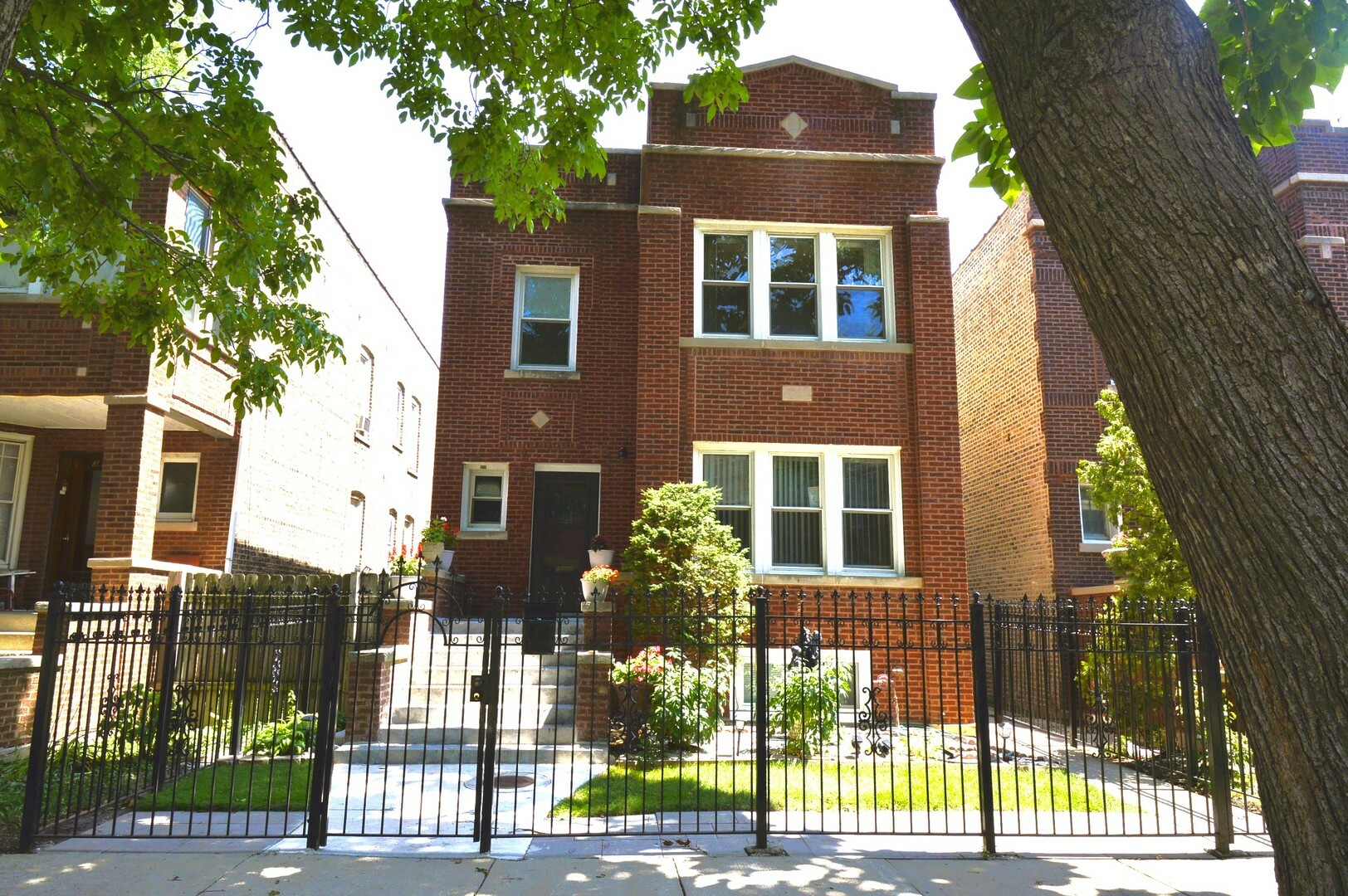 Property Photo:  3455 N Monticello Avenue 2  IL 60618 