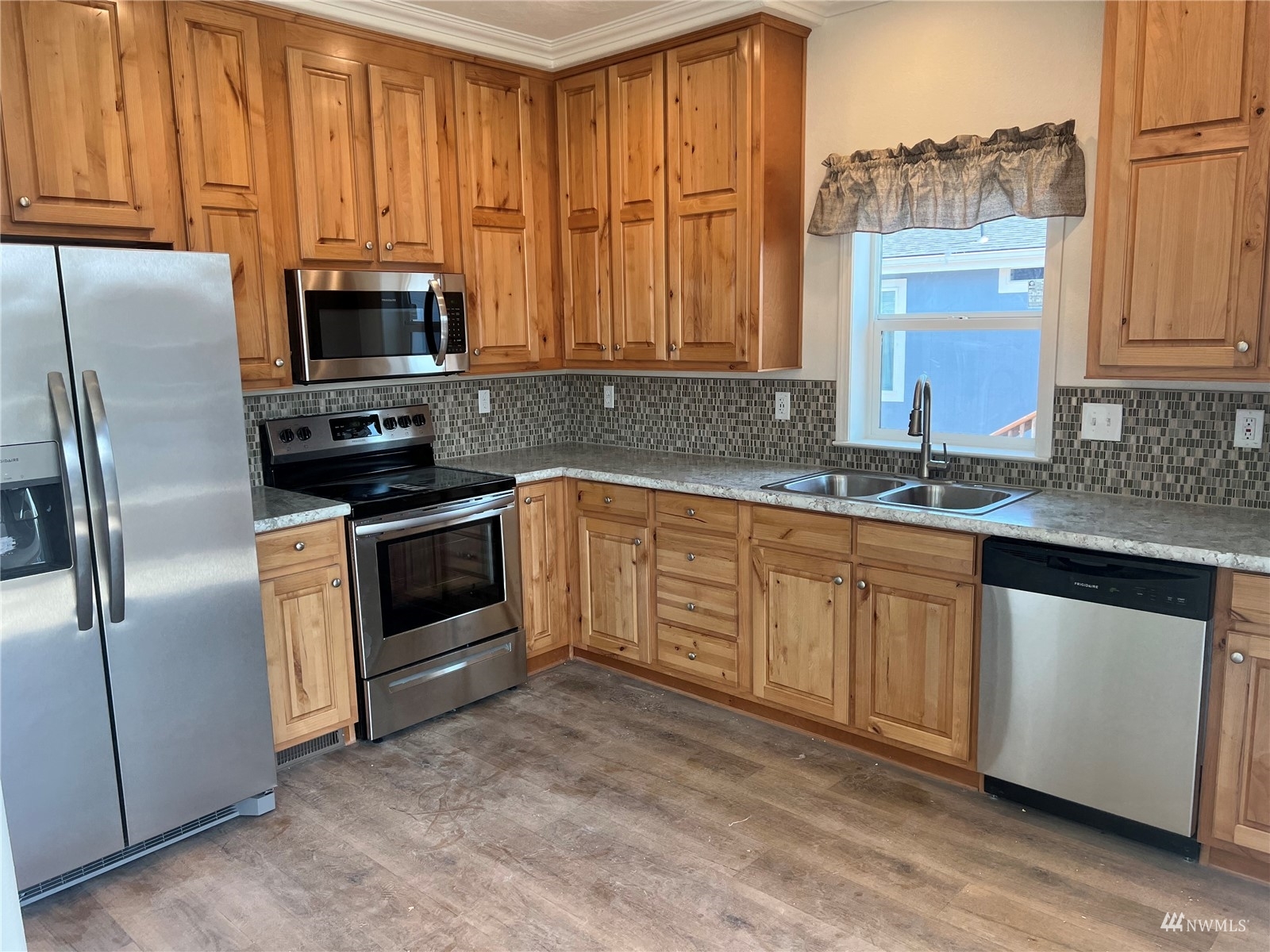 Property Photo:  225 NE Ernst Street 114  WA 98277 
