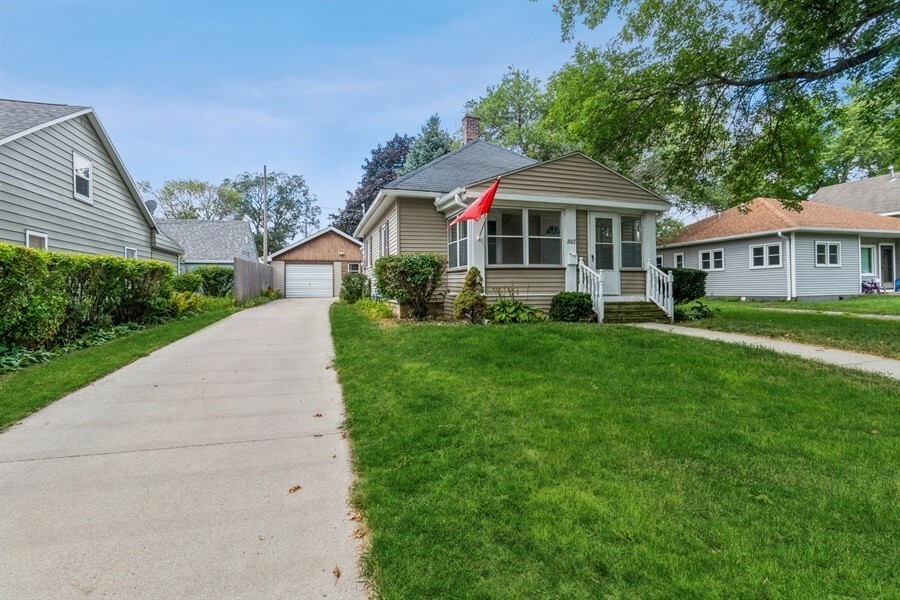 Property Photo:  1507 Duff Avenue  IA 50010 