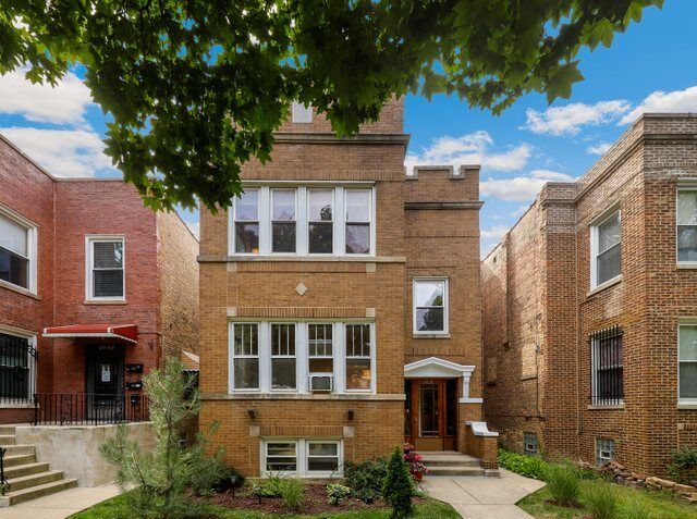 Property Photo: 5428 N Sawyer Avenue IL 60625