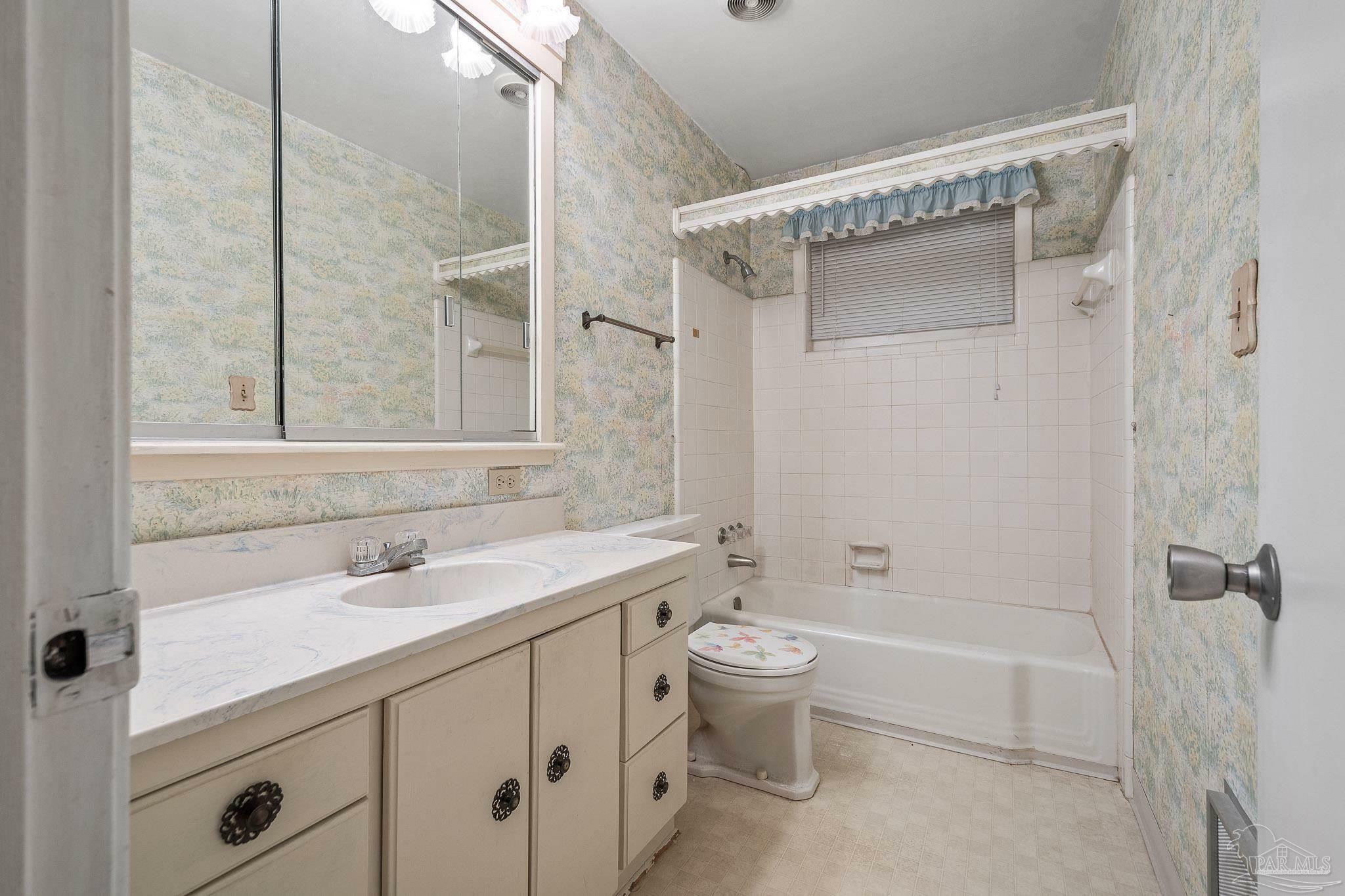 Property Photo:  361 Eden Ln  FL 32533 