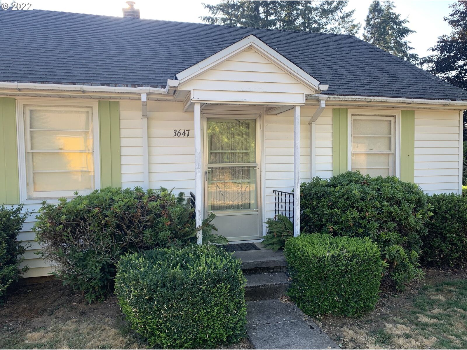 Property Photo: 3647 SE 160th Ave OR 97236