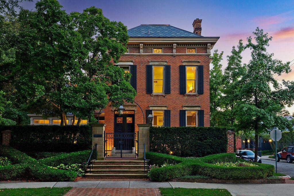 Property Photo: 147 E Deshler Avenue OH 43206