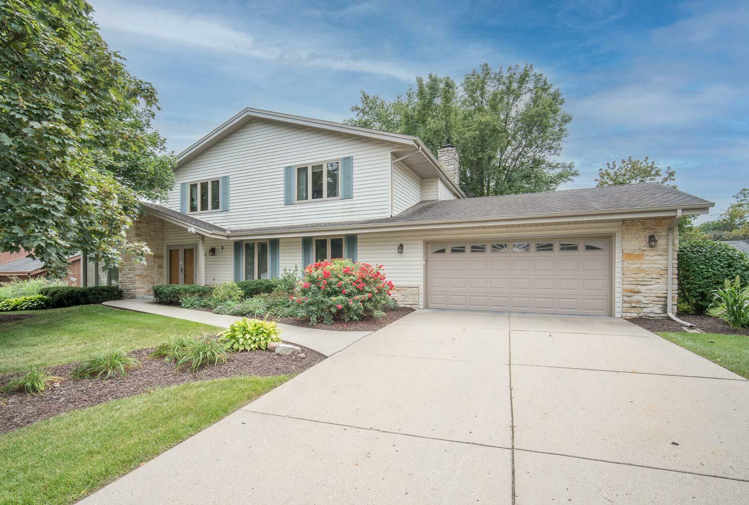 Property Photo:  5611 Gatewood Ln  WI 53129 