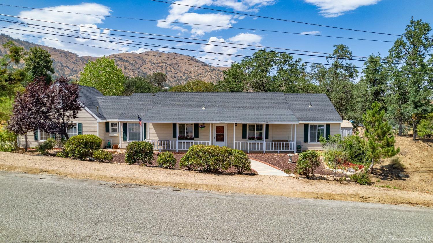 Property Photo:  21205 Country Club Drive  CA 93561 