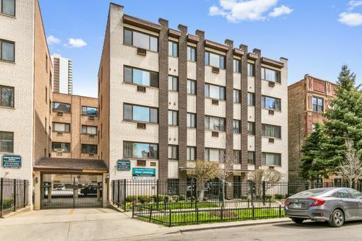 Property Photo: 6021 N Winthrop Avenue 508 IL 60660