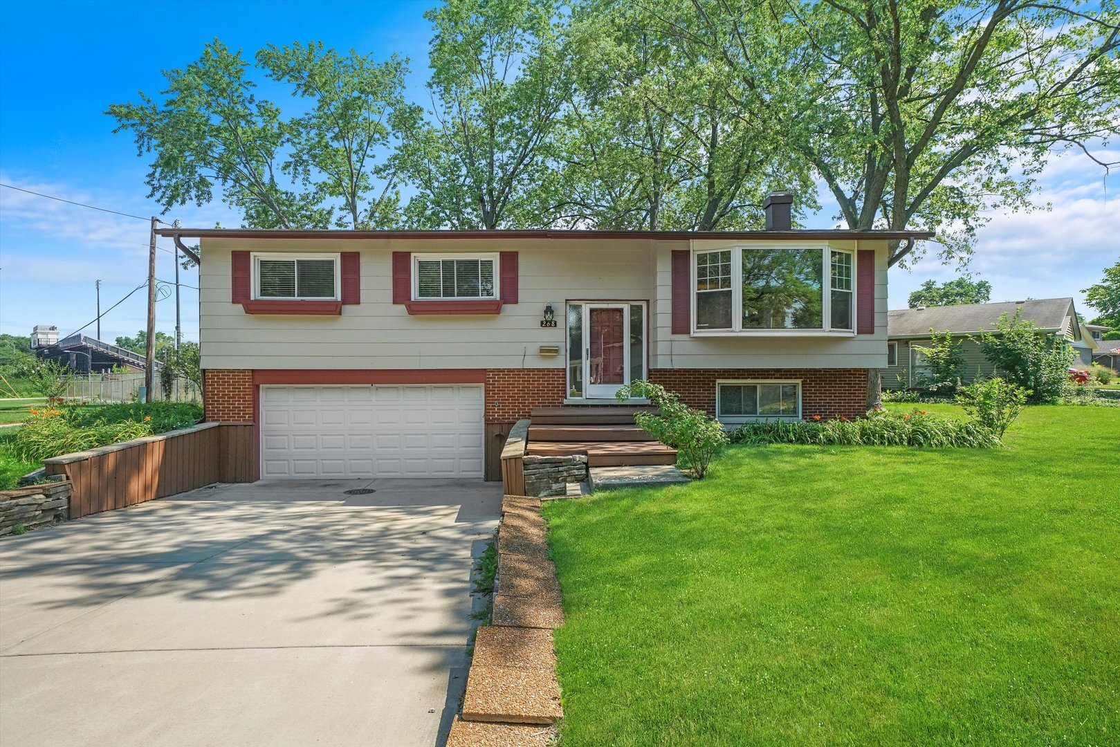 Property Photo: 268 W Central Avenue IL 60148