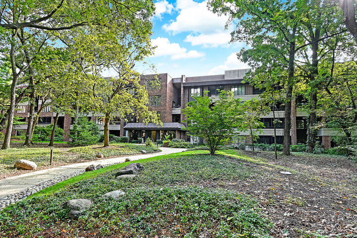 1401 Burr Oak Road 105-C  Hinsdale IL 60521 photo