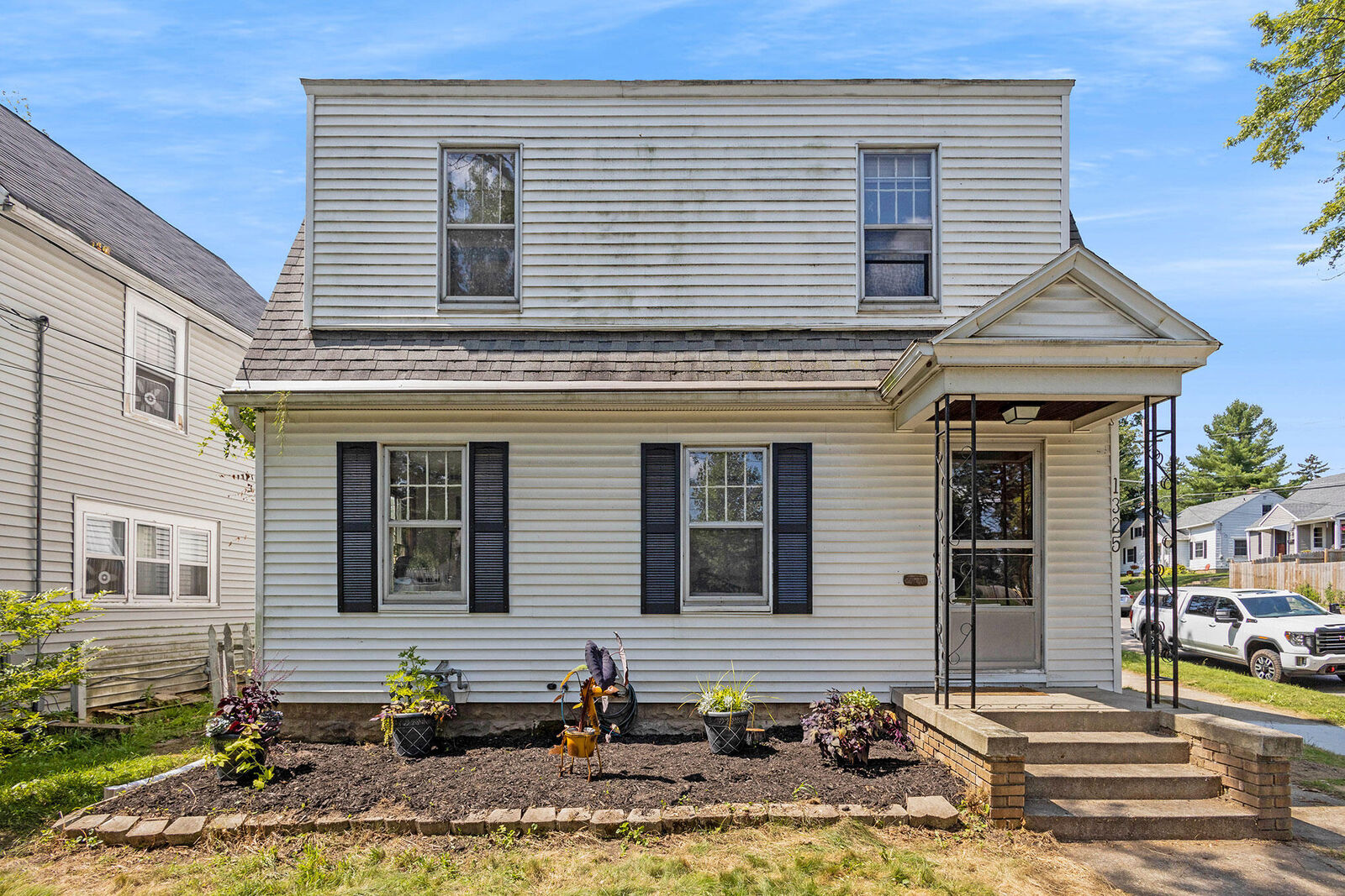 Property Photo:  1325 Valley Avenue NW  MI 49504 