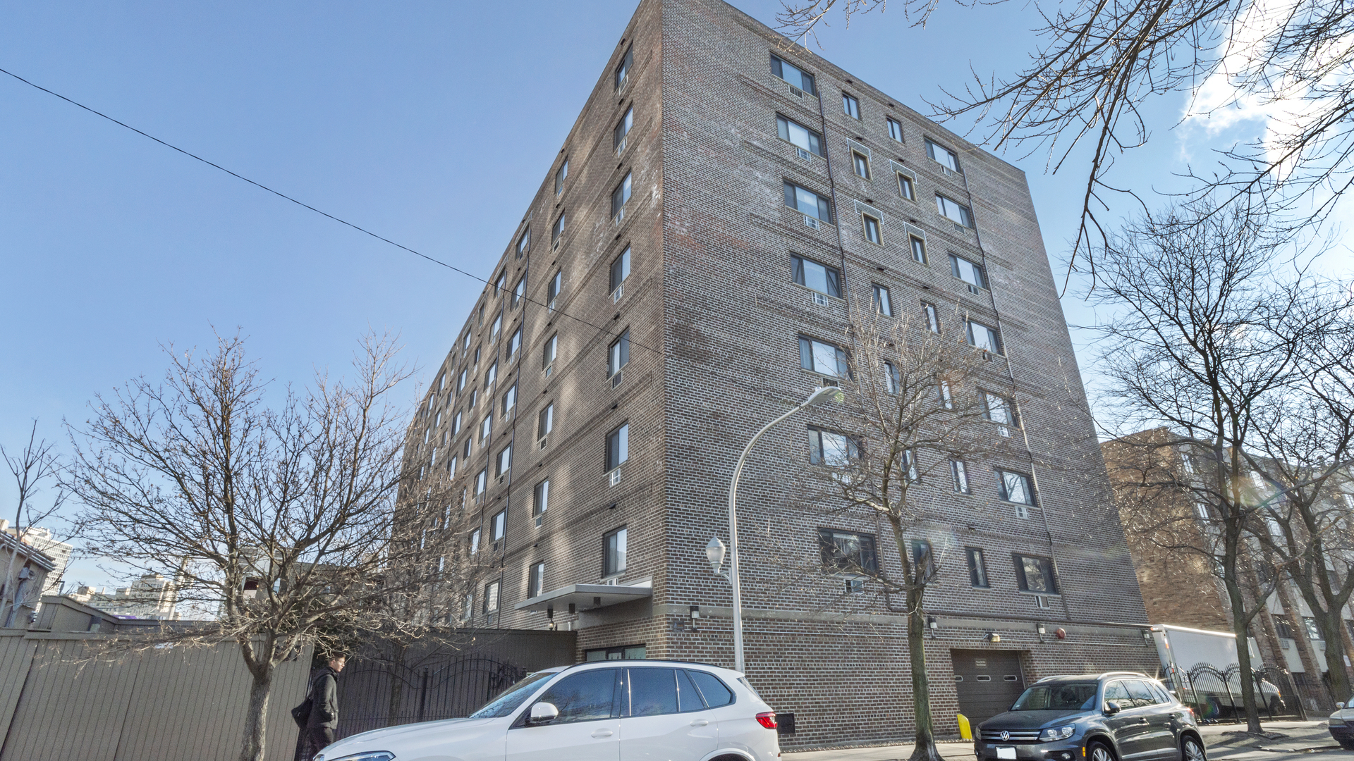 Property Photo: 607 W Wrightwood Avenue 215 IL 60614