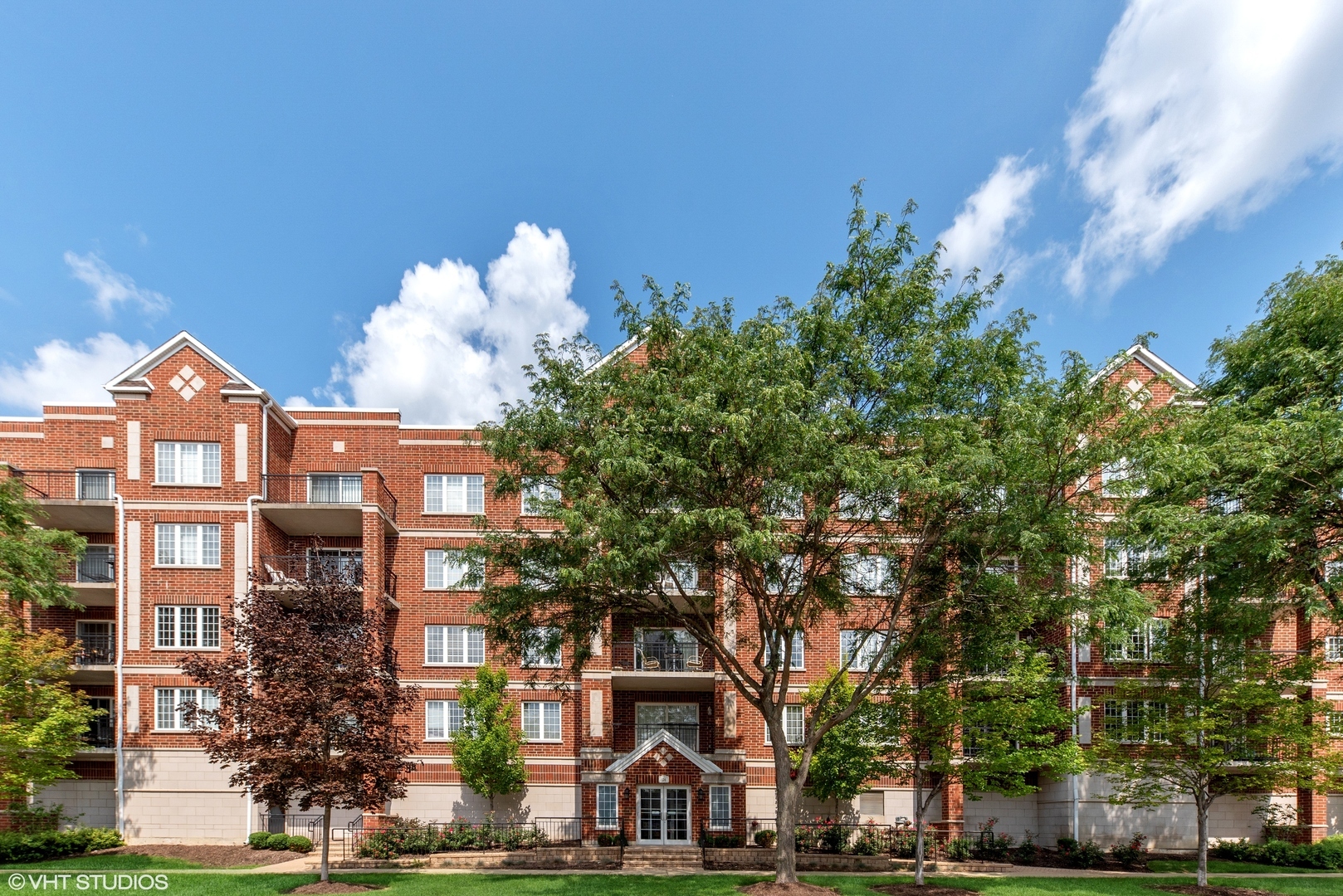 Property Photo: 124 W Colfax Street 301 IL 60067