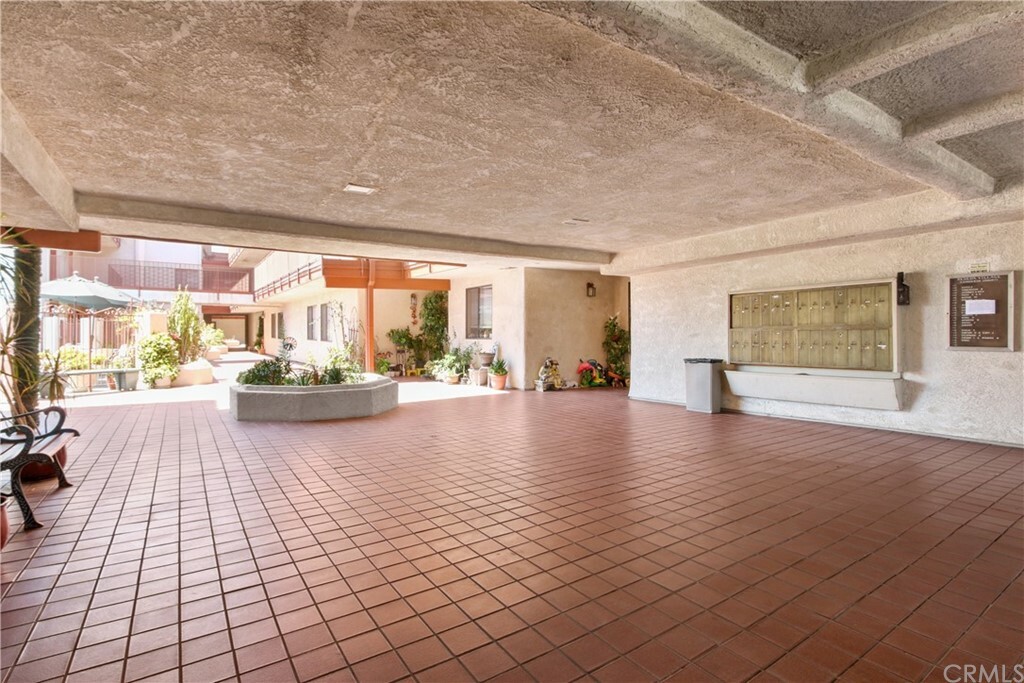 Property Photo:  7625 Reseda Boulevard 105  CA 91335 