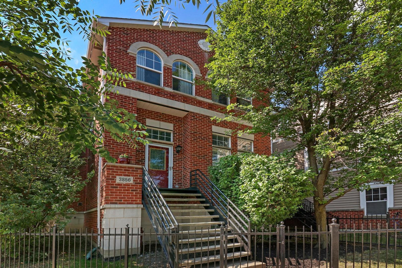 Property Photo: 3856 N Milwaukee Avenue IL 60641