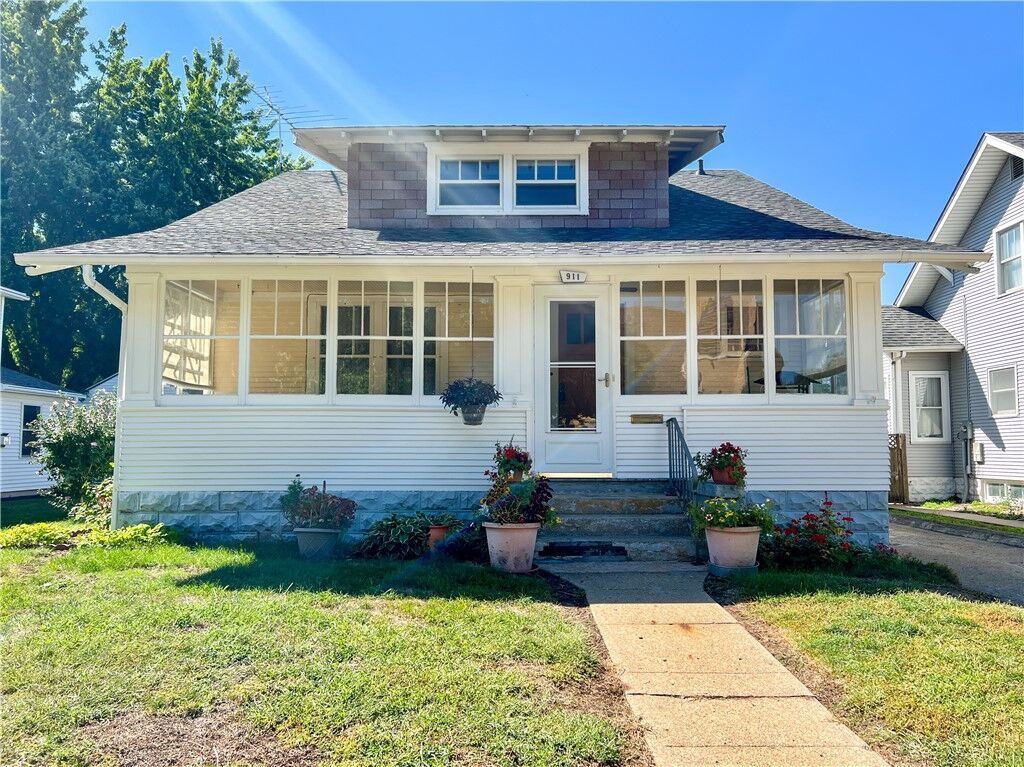 Property Photo:  911 Liberty Street  IA 50219 