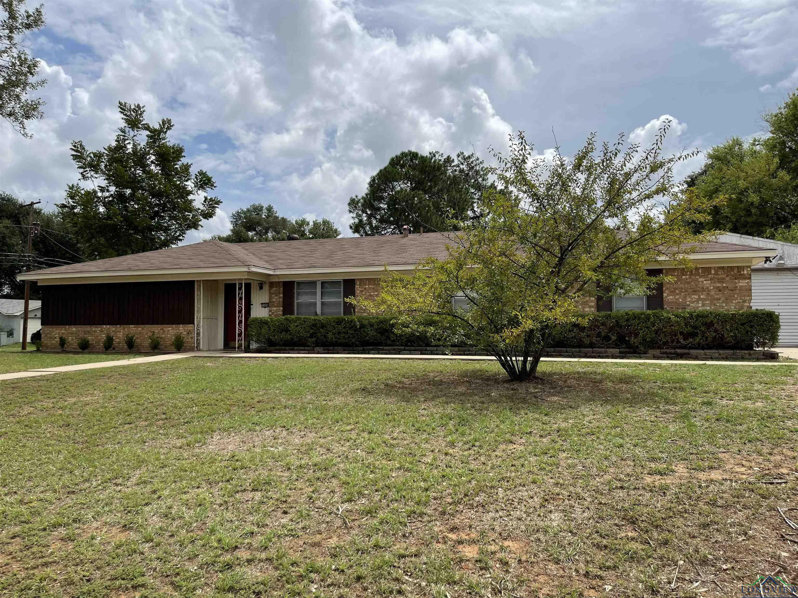 Property Photo:  1600 Clearwood  TX 75604 