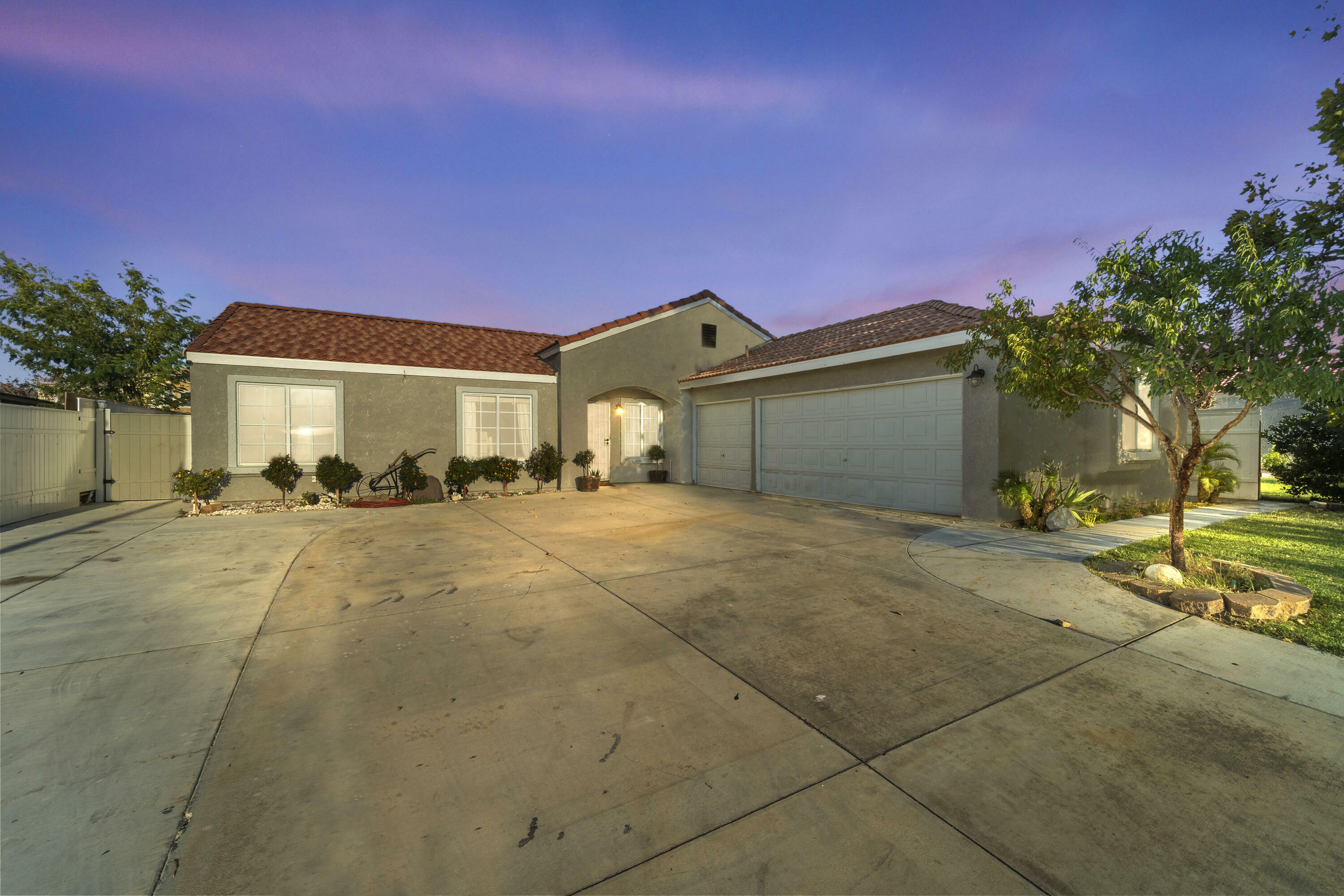 Property Photo:  37304 Cll Mazatlan  CA 93552 